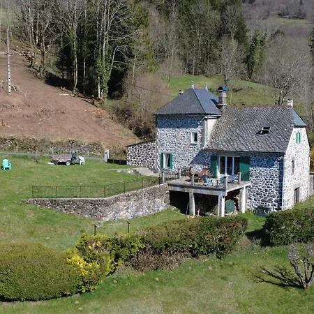 De Caractère Au Pied Du Puy Mary