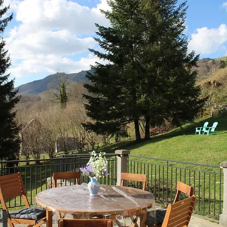 Hébergement de vacances De Caractère Au Pied Du Puy Mary *