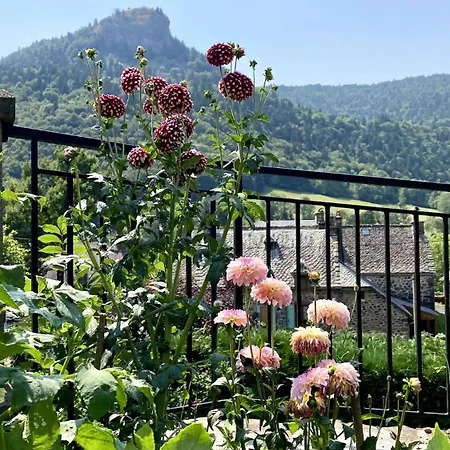 De Caractere Au Pied Du Puy Mary *