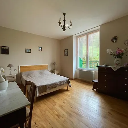 Hébergement de vacances De Caractère Au Pied Du Puy Mary Le Falgoux