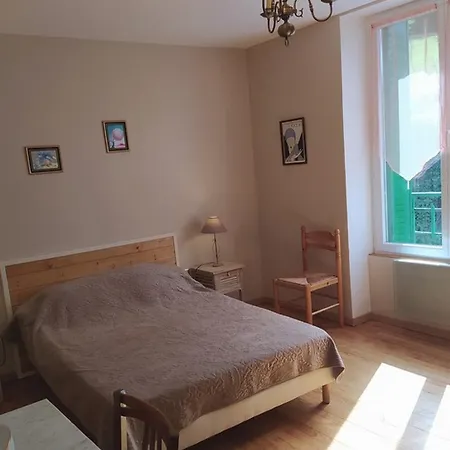 De Caractère Au Pied Du Puy Mary Hébergement de vacances *