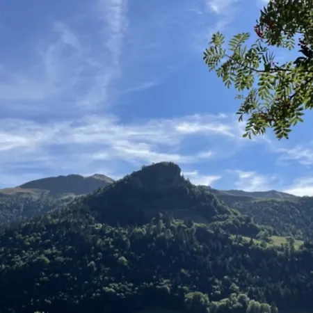 De Caractère Au Pied Du Puy Mary Hébergement de vacances *