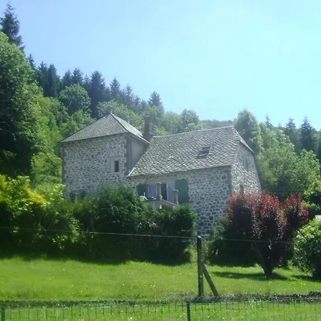 De Caractere Au Pied Du Puy Mary *