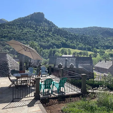 De Caractère Au Pied Du Puy Mary Hébergement de vacances Le Falgoux