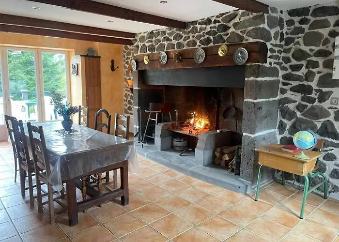 Holiday home De Caractere Au Pied Du Puy Mary Le Falgoux