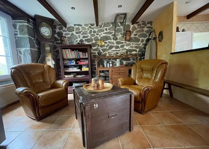 De Caractere Au Pied Du Puy Mary Le Falgoux