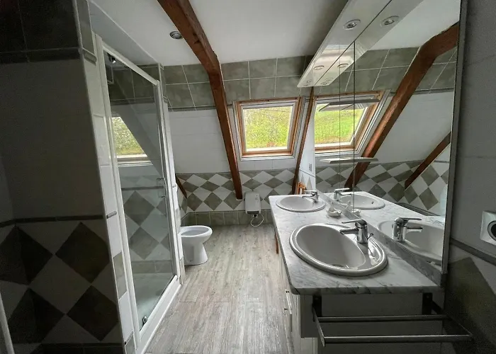 De Caractere Au Pied Du Puy Mary Holiday home *