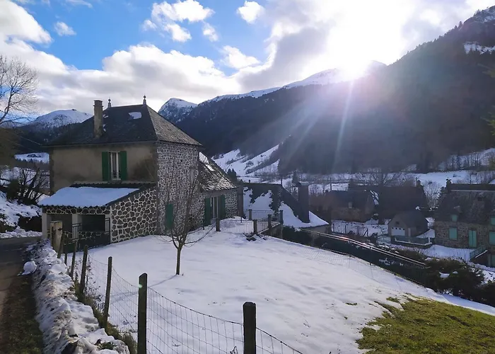 Holiday home De Caractere Au Pied Du Puy Mary *