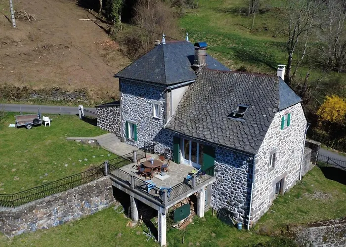 Holiday home De Caractere Au Pied Du Puy Mary